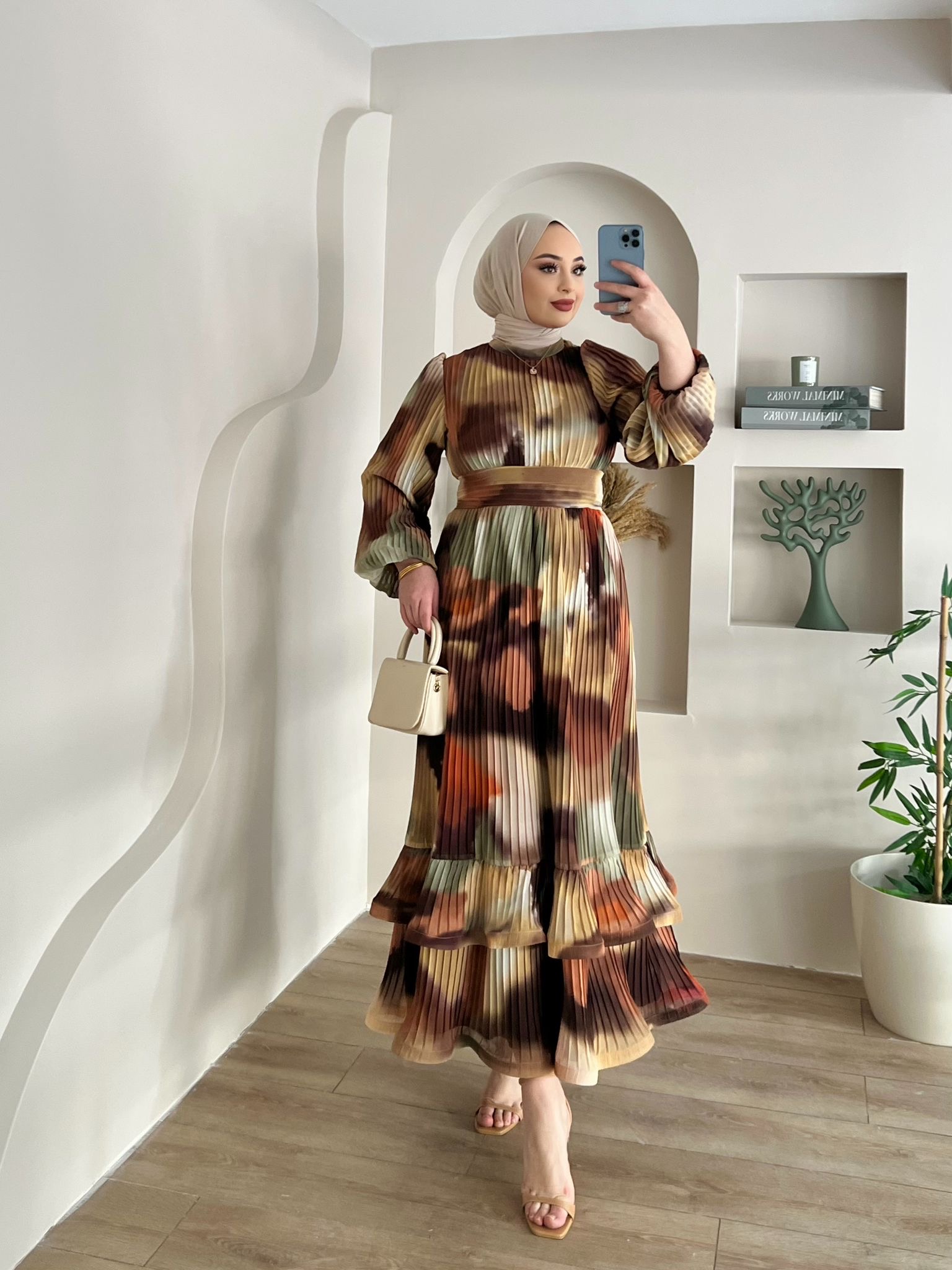 VİCTORİA%20PİLİSELİ%20KAHVE%20ELBİSE%20