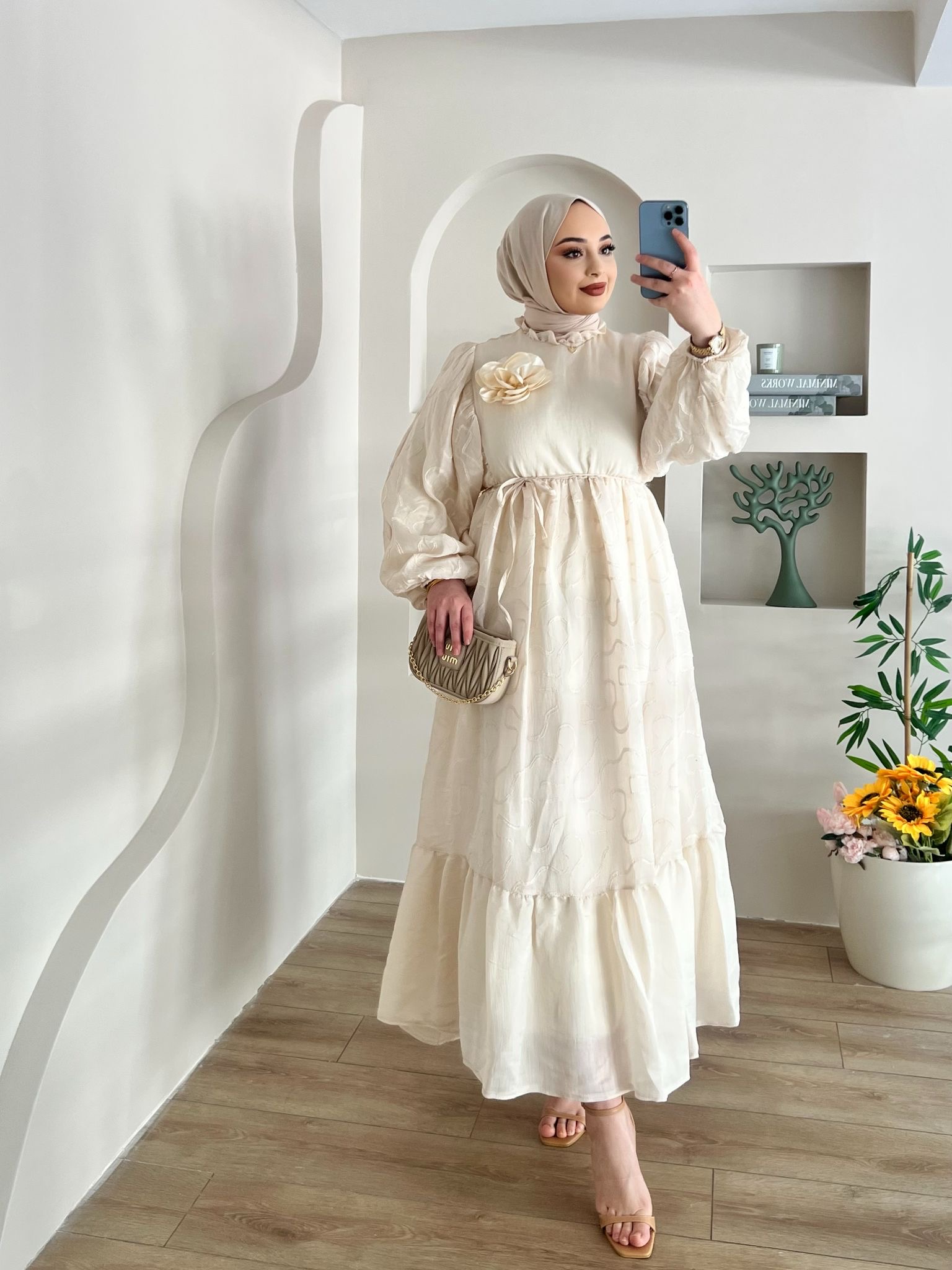 LYLİA%20GÜL%20DETAY%20BEJ%20ELBİSE